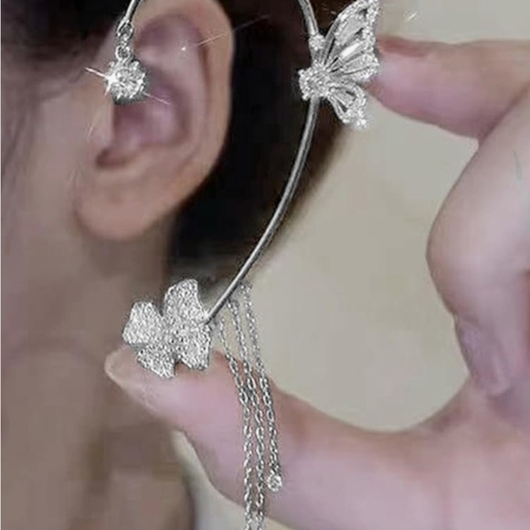 Elegant Silver Butterfly Ear Cuff - Picture 4 of 9